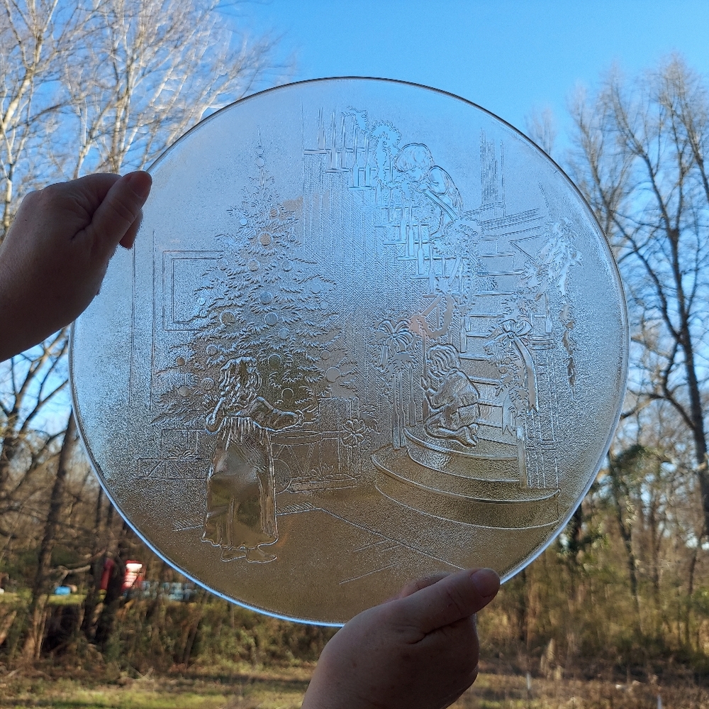 Vintage Christmas Plate L.E. Smith Glass Children and Tree Scene Large Platter